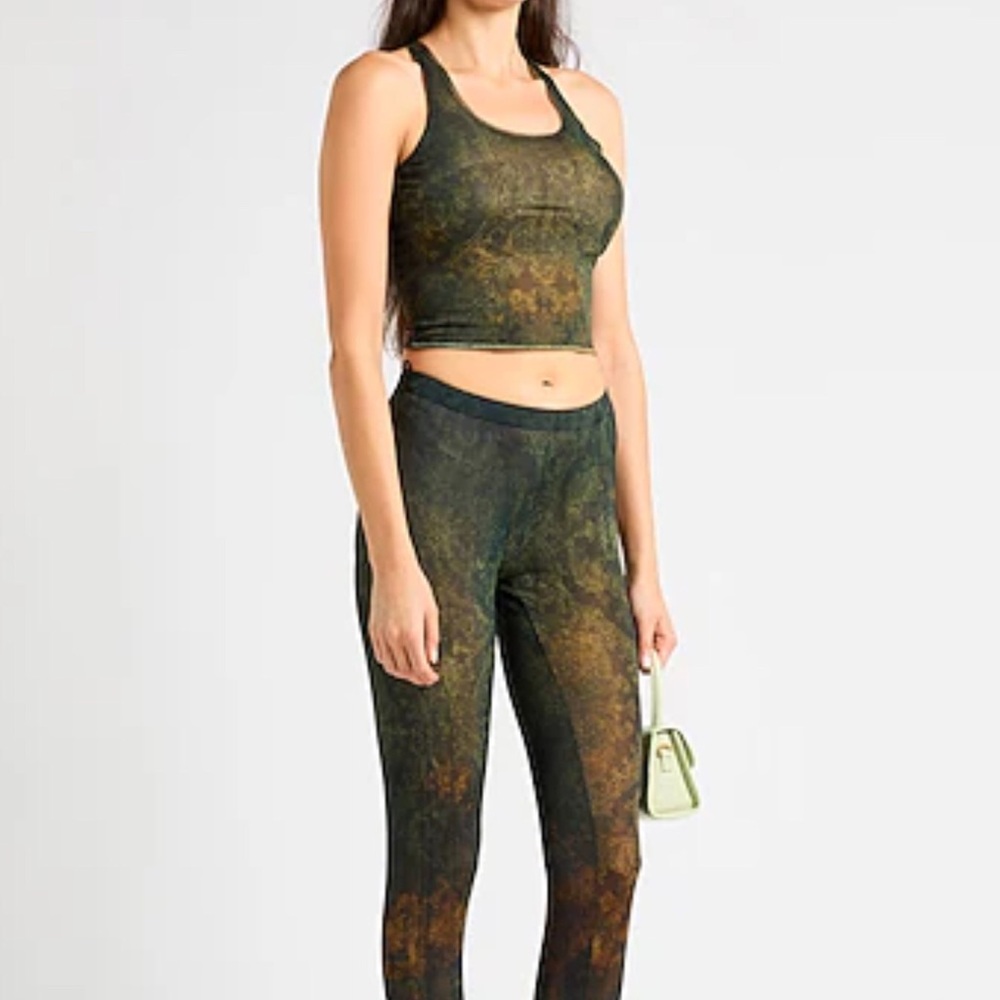 MASNADA ATHLEISURE/YOGA
3 piece Set in military dark green/ SM/NWT